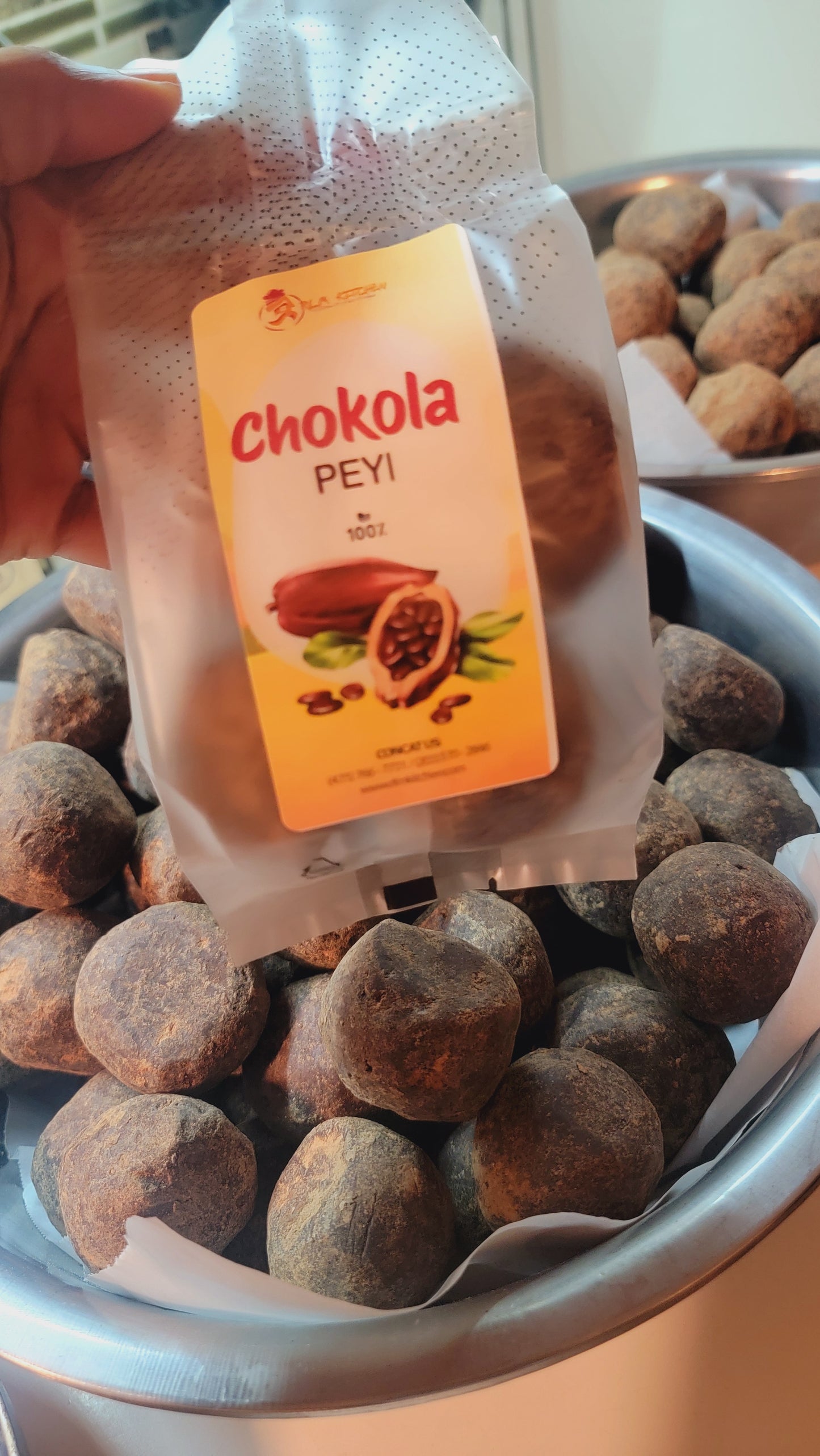 4 boul chokola ayisyen (Haitian chocolate)